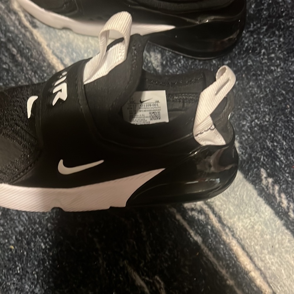 Nike - Picture 5 of 5